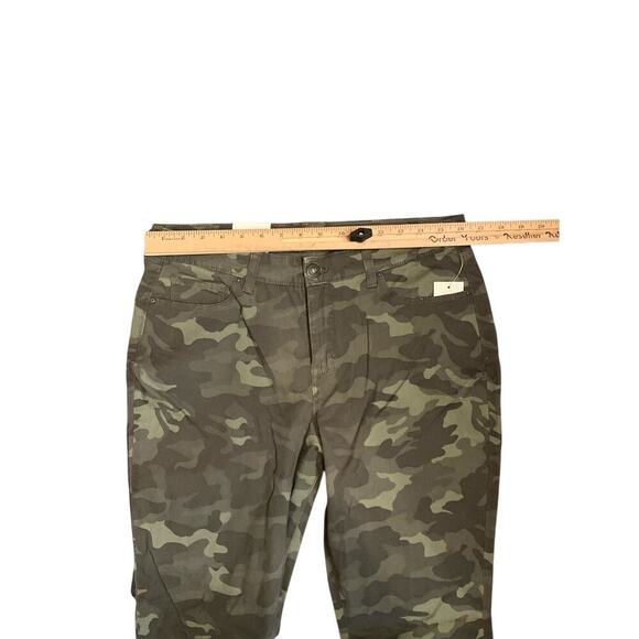 Style&Co Skinny Jeans Mid Rise Curvy Fit Ciotton Blend Green Camo Size 10 NWT - Picture 5 of 7